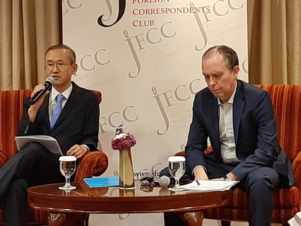 임성남 주 아세안 대사(좌), 자카르타 외신기자클럽 강연