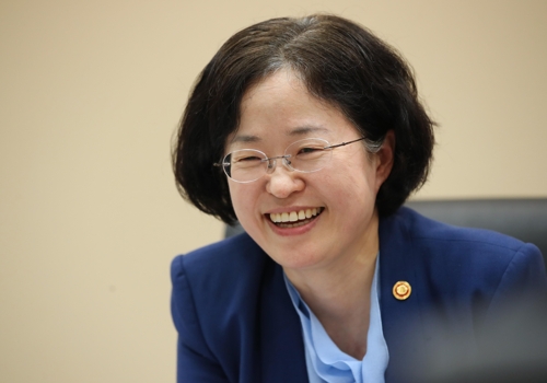 연합뉴스와 인터뷰하는 조성욱 공정위원장