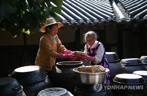 지방의 고택과 장독대