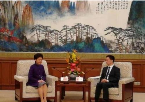 홍콩 특구 장관 만난 한정 중국 상무위원 