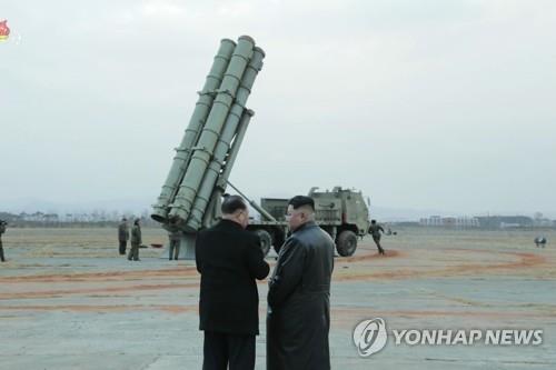 김정은, 초대형 방사포 시험사격 참관