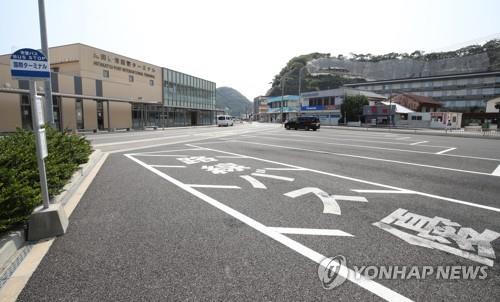 쓰시마의 단체여행객 버스 주차장이 한산한 모습을 보이고 있다. [연합뉴스 자료사진]
