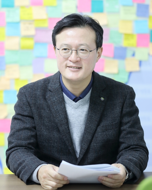 인터뷰하는 채현일 영등포구청장