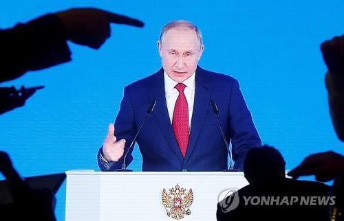 블라디미르 푸틴 러시아 대통령이 15일(현지시간) 의회에서 연례 국정연설을 하고 있다. [로이터=연합뉴스 자료사진]