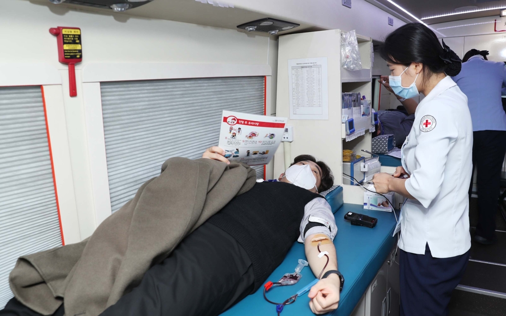 헌혈하는 수자원공사 직원
