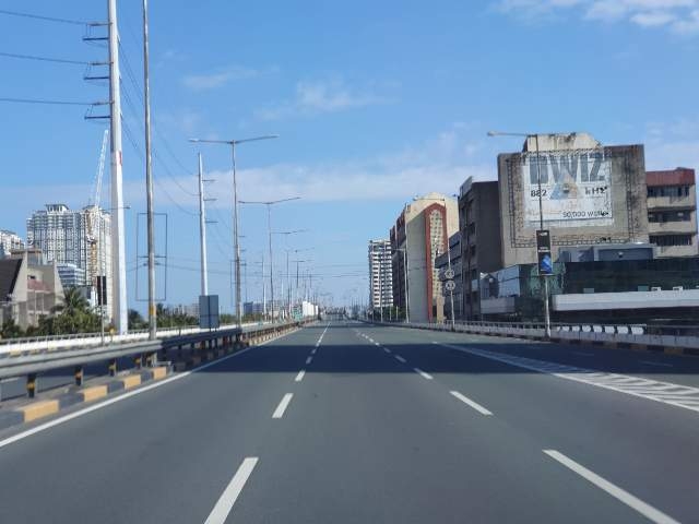 봉쇄된 필리핀 마닐라의 텅빈 도로