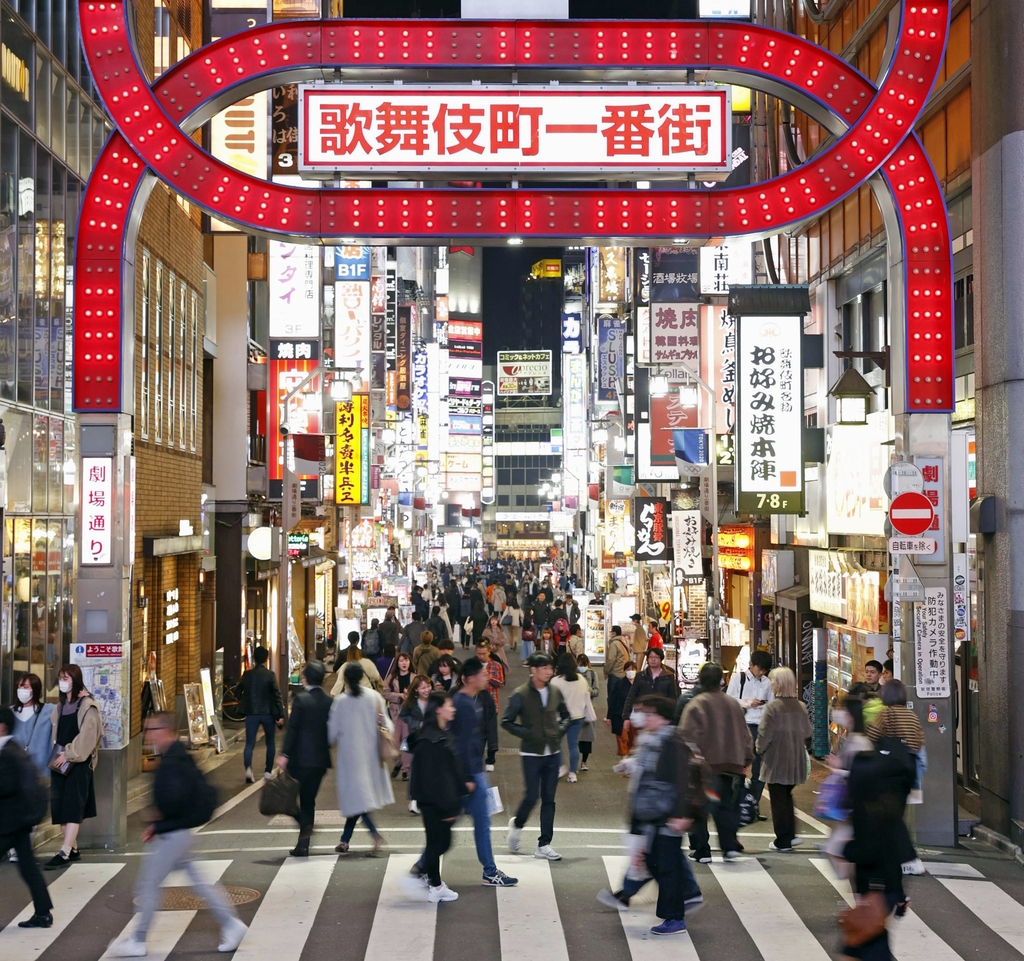 코로나19 확산하는 도쿄…유흥가 모습