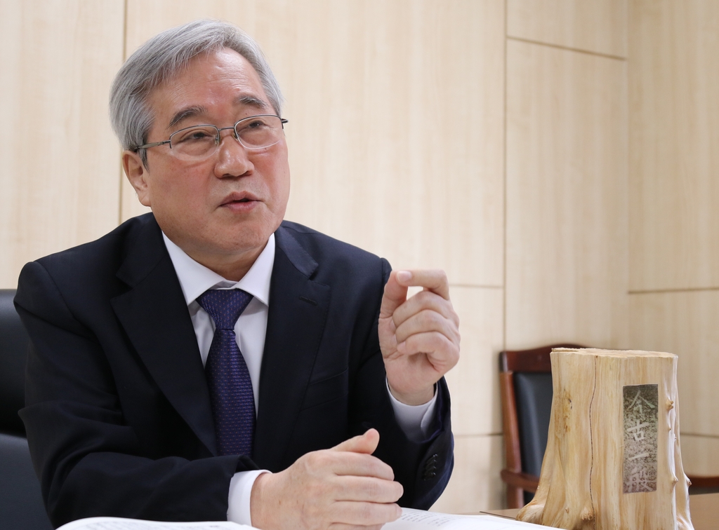 신승운 한국고전번역원장