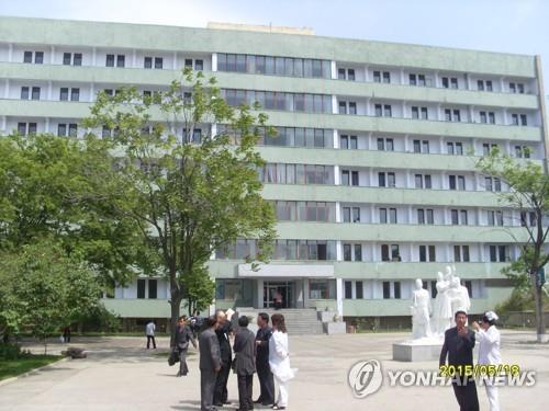 샘복지재단이 1995년 만경대 구역에 세운 '평양시 제3인민병원'