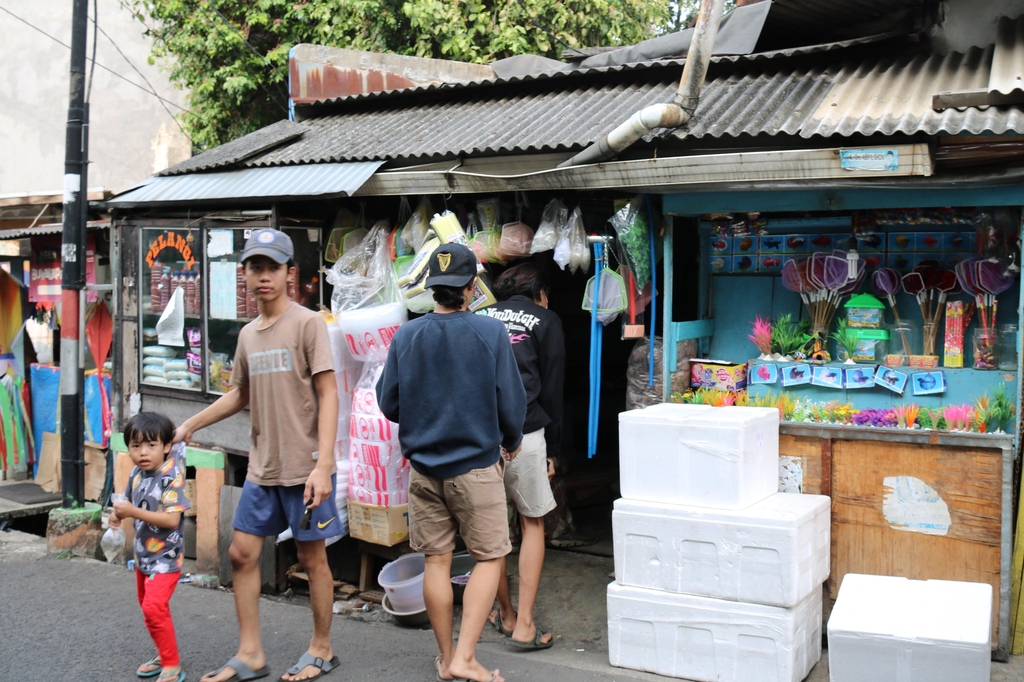 남부 자카르타에 있는 방 오작씨의 '간판 없는' 애완용 물고기 숍 
