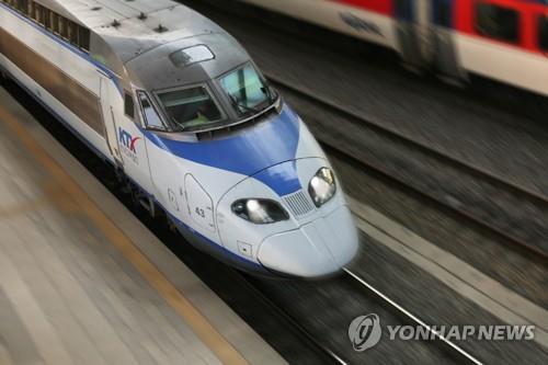 달리는 KTX 열차