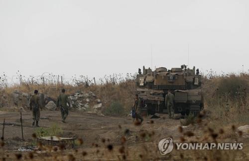 3일(현지시간) 이스라엘과 시리아 국경지역에서 활동 중인 이스라엘 군인들. [EPA=연합뉴스]