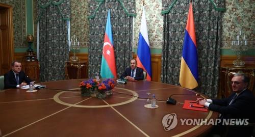 모스크바에서 만난 아제르바이잔(좌)·러시아(가운데)·아르메니아(우) 외무장관