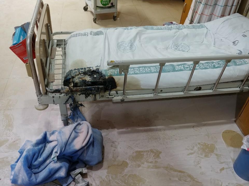 범인이 불붙인 침대 시트