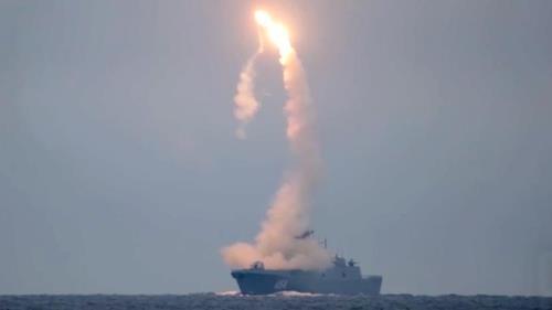 해상에서 발사되는 러시아의 '치르콘' 극초음속 미사일 