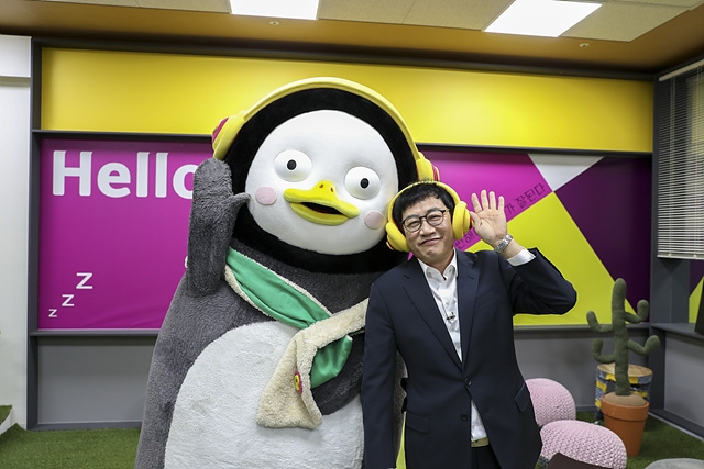 '자이언트 펭TV'의 펭수(왼쪽)과 '찐경규'의 이경규(오른쪽)