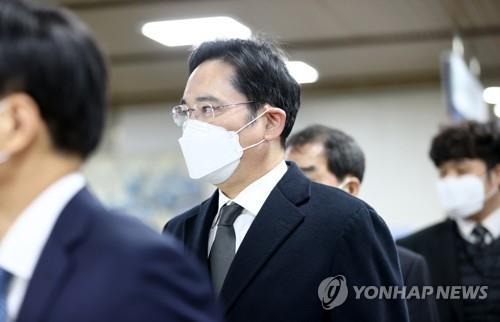 법정으로 향하는 삼성 이재용 부회장[연합뉴스 자료사진]