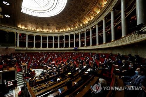 대정부질문을 하는 프랑스 하원