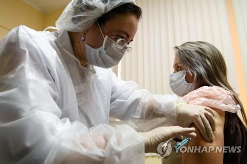 러시아, 자체 개발 '스푸트니크 V' 백신 접종