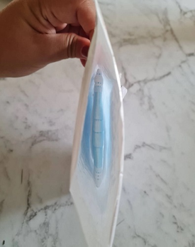 소포 봉지 속의 마스크