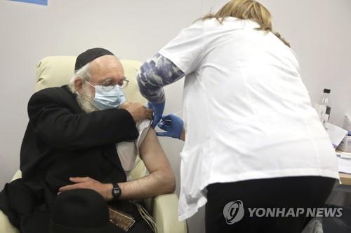 코로나19 백신 접종하는 이스라엘의 초정통파 유대교도