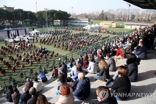 지난달 27일 이탈리아 밀라노 근처 아타나시오 대사의 고향에서 열린 장례식