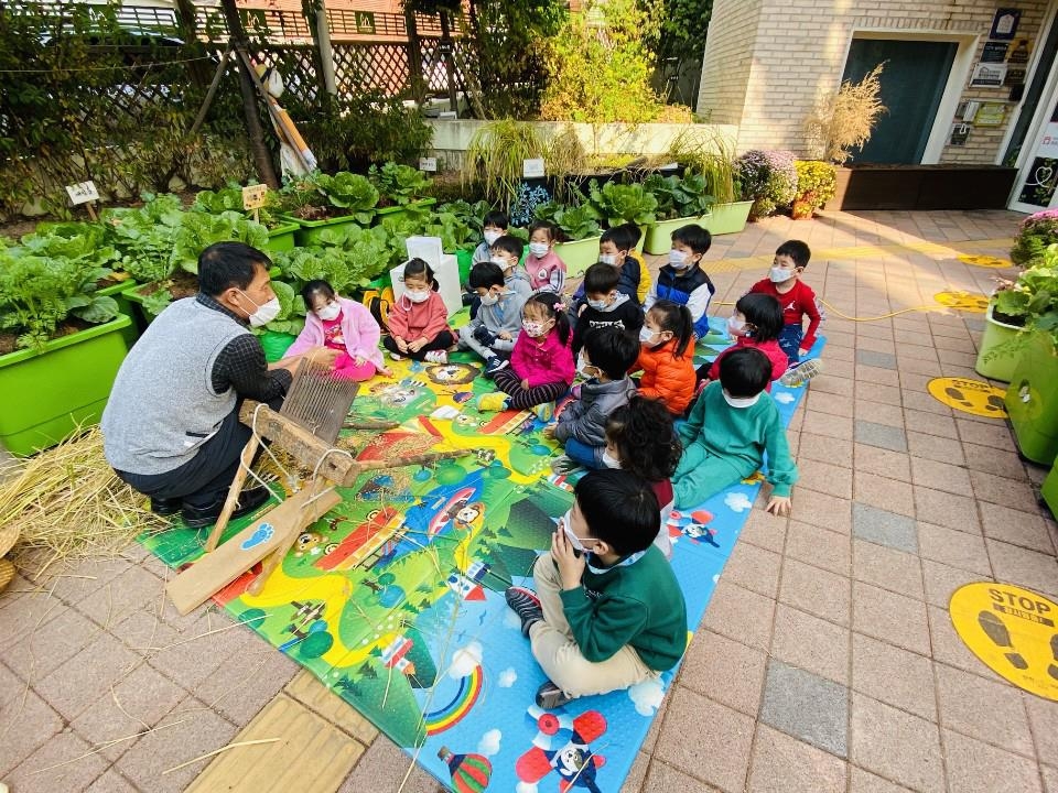 서울 서초구 공유어린이집 벼타작 체험활동