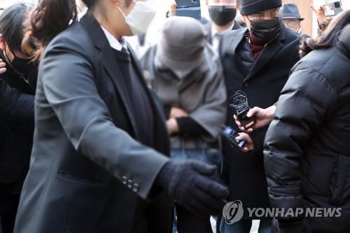 첫 재판 출석하는 윤석열 전 총장 장모