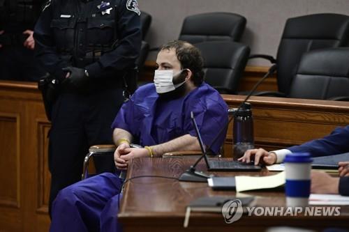 법원 심리에 출석한 콜로라도 총격범 아흐마드 알리사
