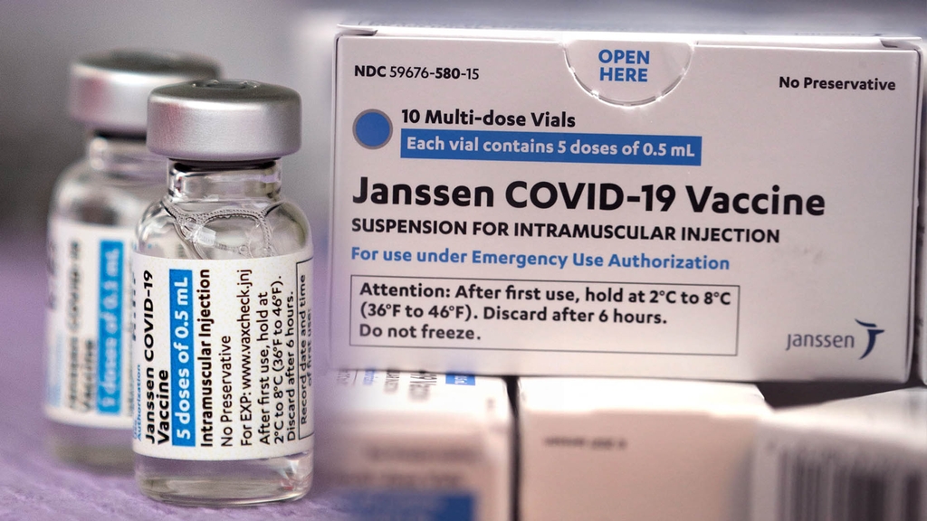 美CDC·FDA "존슨앤드존슨 코로나 백신 접종 중단 권고"