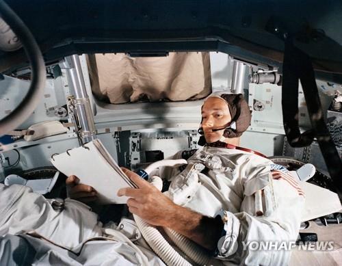 1969년 6월 아폴로 11호 우주비행 임무를 연습 중인 마이클 콜린스