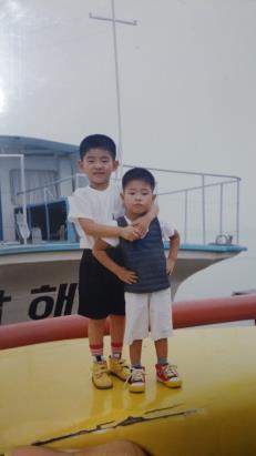 SSG 김정빈(왼쪽)-키움 히어로즈 김정인 형제의 어린 시절