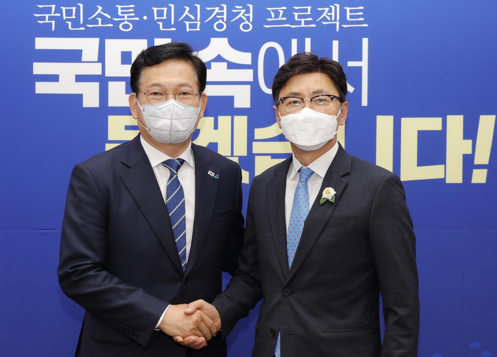송영길(왼쪽)대표와 김철우 군수