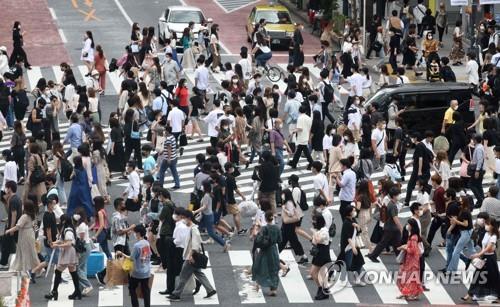 코로나19 확산 와중에 인파 늘어나는 도쿄