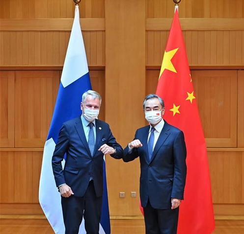 핀란드 외무장관 만난 왕이 중국 외교부장