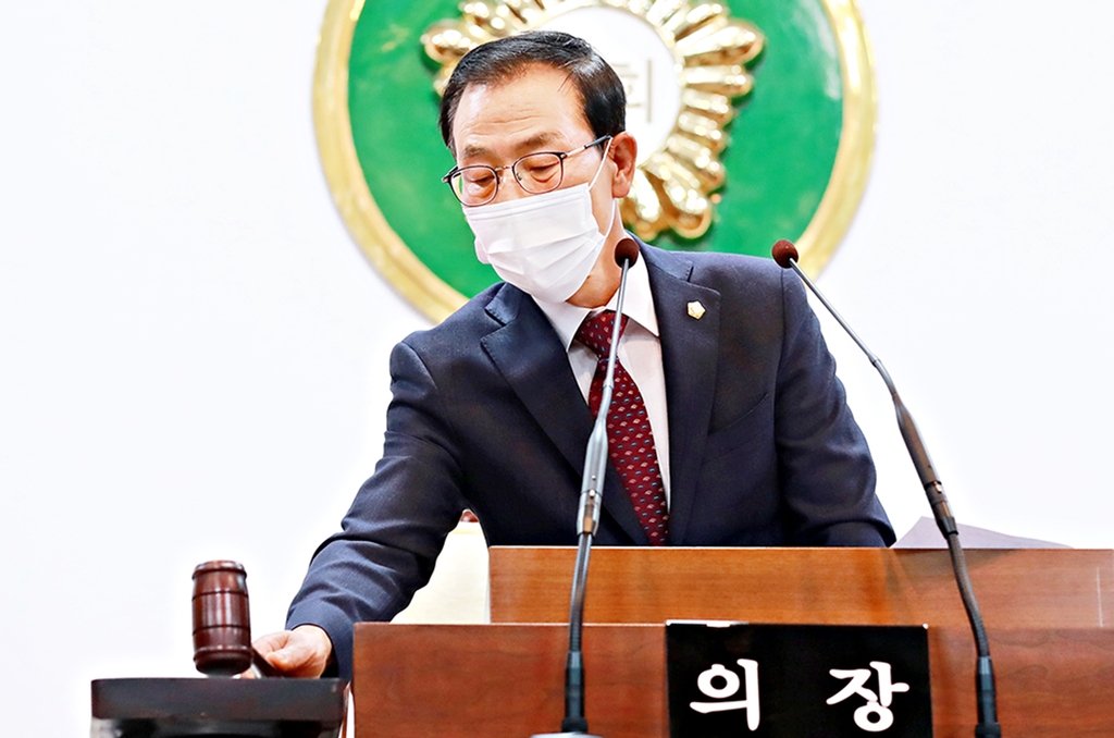 제256회 임시회 주재하는 김천수 태백시의회 의장 
