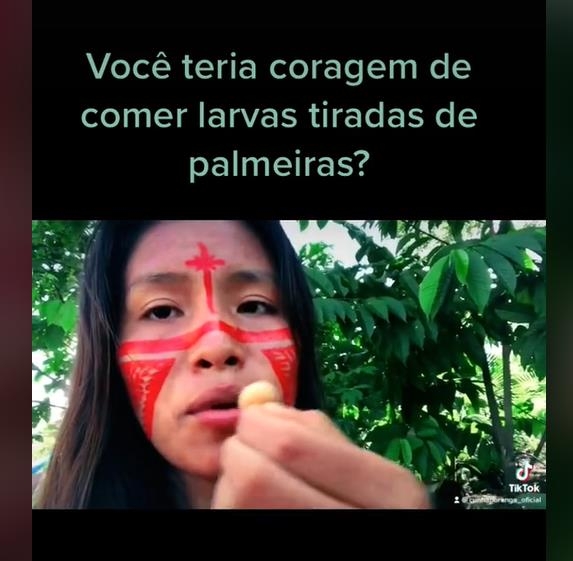아마존 원주민 쿤하포랑가 타투요가 틱톡에 올린 영상에서 애벌레를 먹는 모습 [쿤하포랑가 틱톡 캡처]