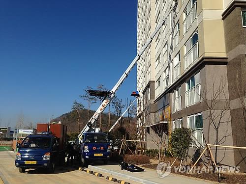 2013년 진주혁신도시에 분양된 아파트에 첫 입주 장면