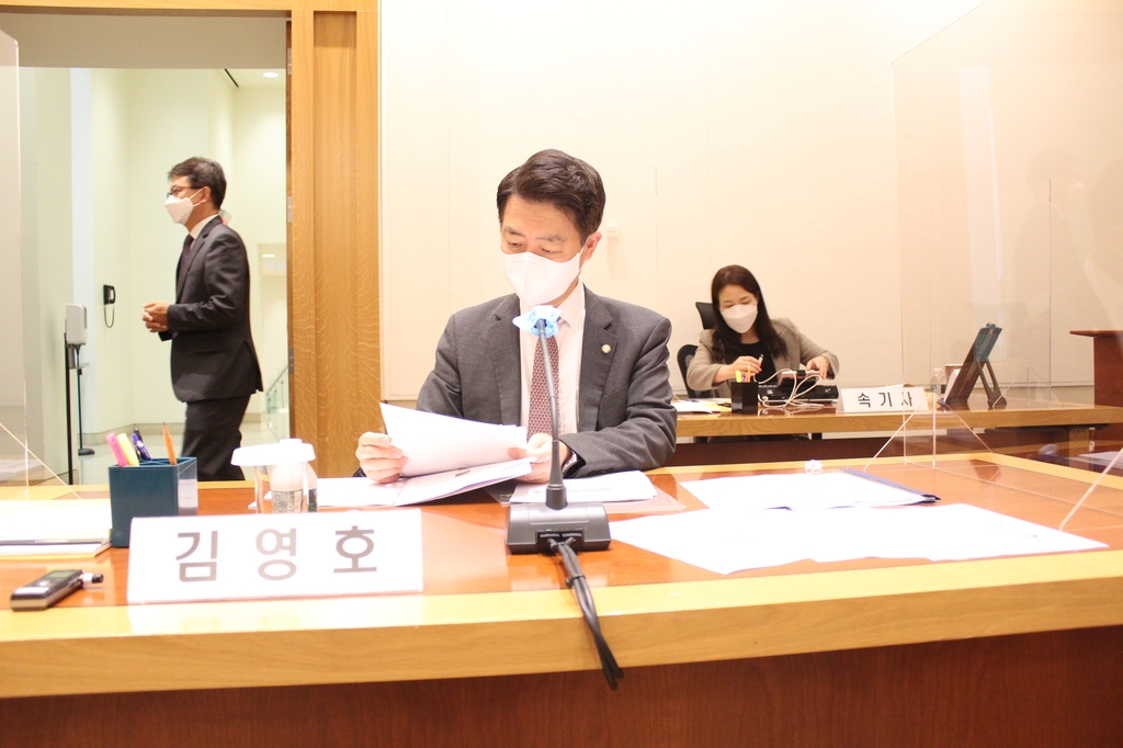 질의 준비중인 더불어민주당 김영호 의원