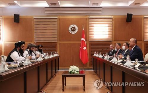 탈레반 대표단을 만난 터키 외무 장관