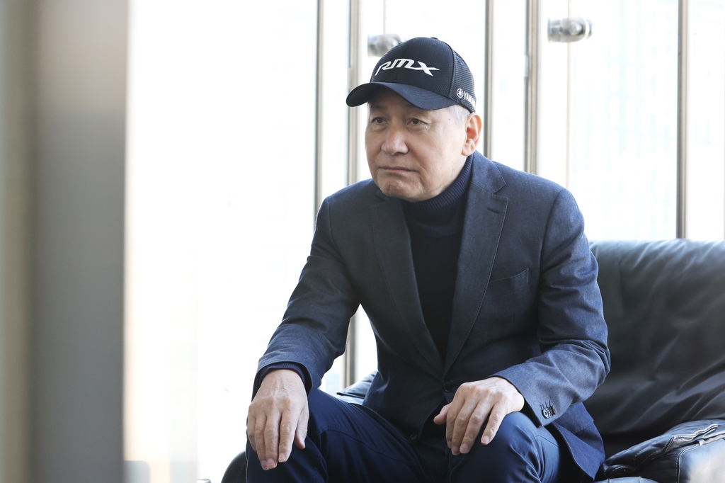 인터뷰하는 안성기