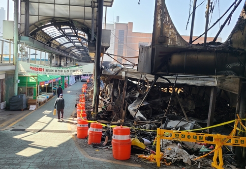 화재 후 한 달 지난 인천 현대시장. 3월 30일 촬영. 