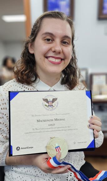 미국 대통령 자원봉사상 받은 맥킨지 미그달
