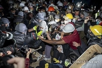 미국 대학시위 2천여명 체포…"경찰이 총 발사" 과잉대응 논란도