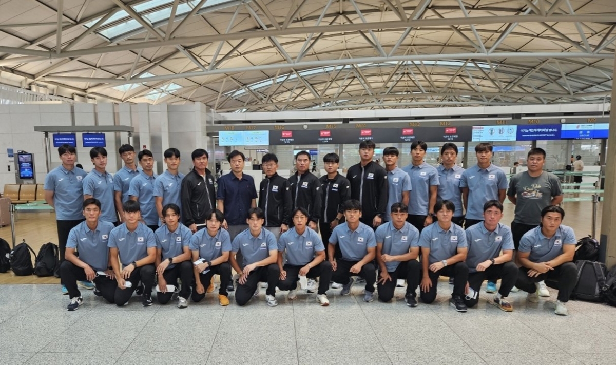 출국 전 기념 촬영을 한 남자 하키 국가대표 선수단