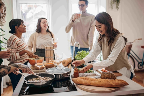 [길따라] 한국 관광객은 현지인 삶 속으로…외국 관광객은 K-뷰티로…