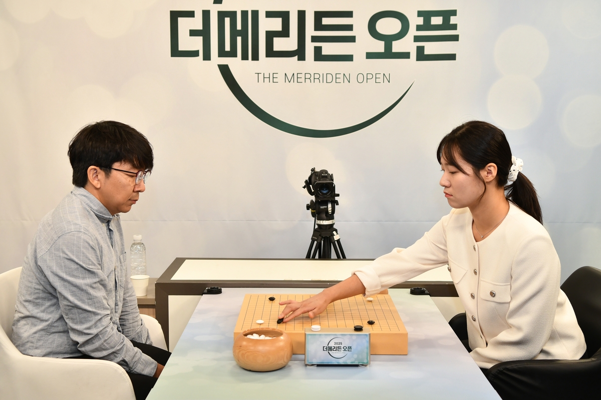 오유진 9단이 더메리든 오픈 결승에서 목진석 9단을 2-0으로 꺾었다.