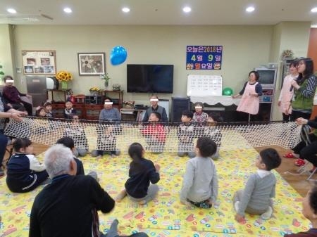 인천 부평구, 치매 어르신과 아이들이 함께하는 프로그램 운영 - 1