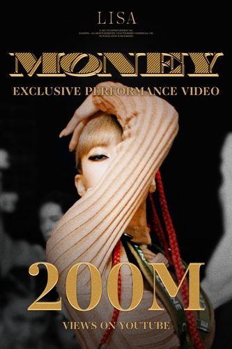 La imagen, proporcionada por YG Entertainment, muestra un póster que celebra que el vídeo de actuación exclusiva de "Money", de Lisa, superó los 200 millones de visualizaciones en YouTube. (Prohibida su reventa y archivo)