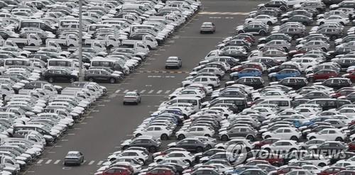 La foto de archivo, tomada el 29 de agosto de 2022, muestra automóviles de exportación en la fábrica de Hyundai Motor Co., en la ciudad suroriental de Ulsan.